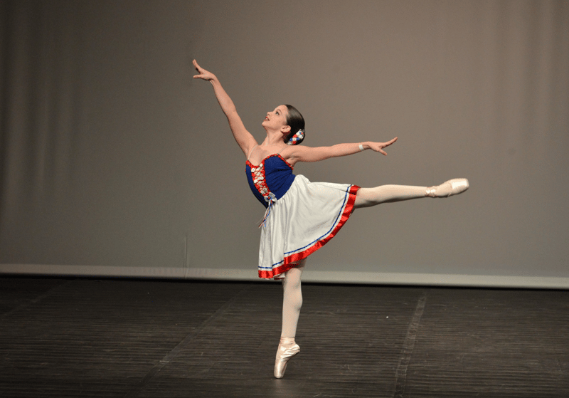 Clarice Arsati — Classical dancer