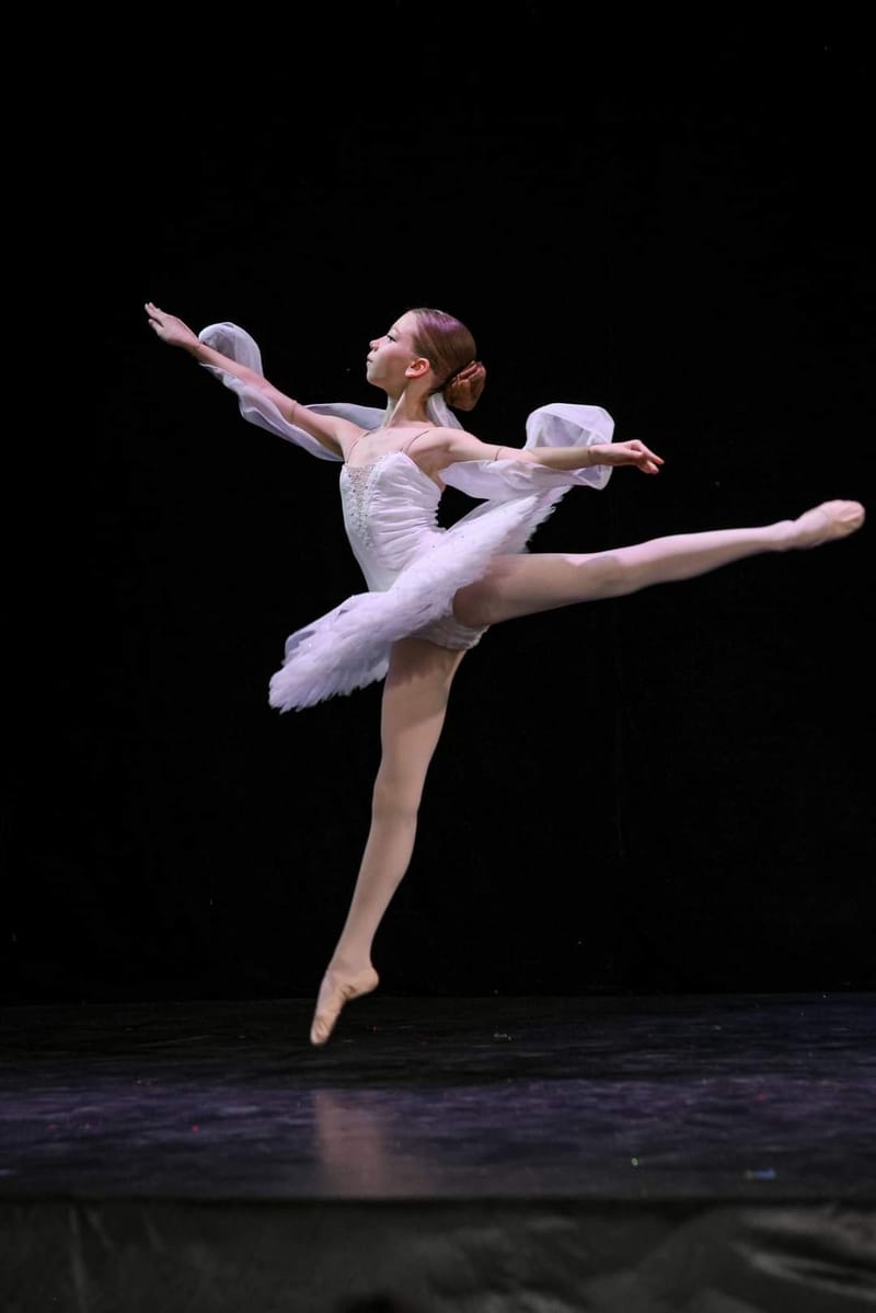 Olga Selianynova — Classical dancer