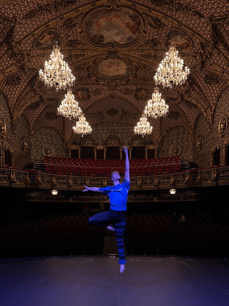 Enrique Ovejero — Classical dancer