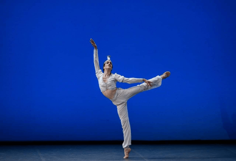 Mikhail Kiminos — Classical dancer