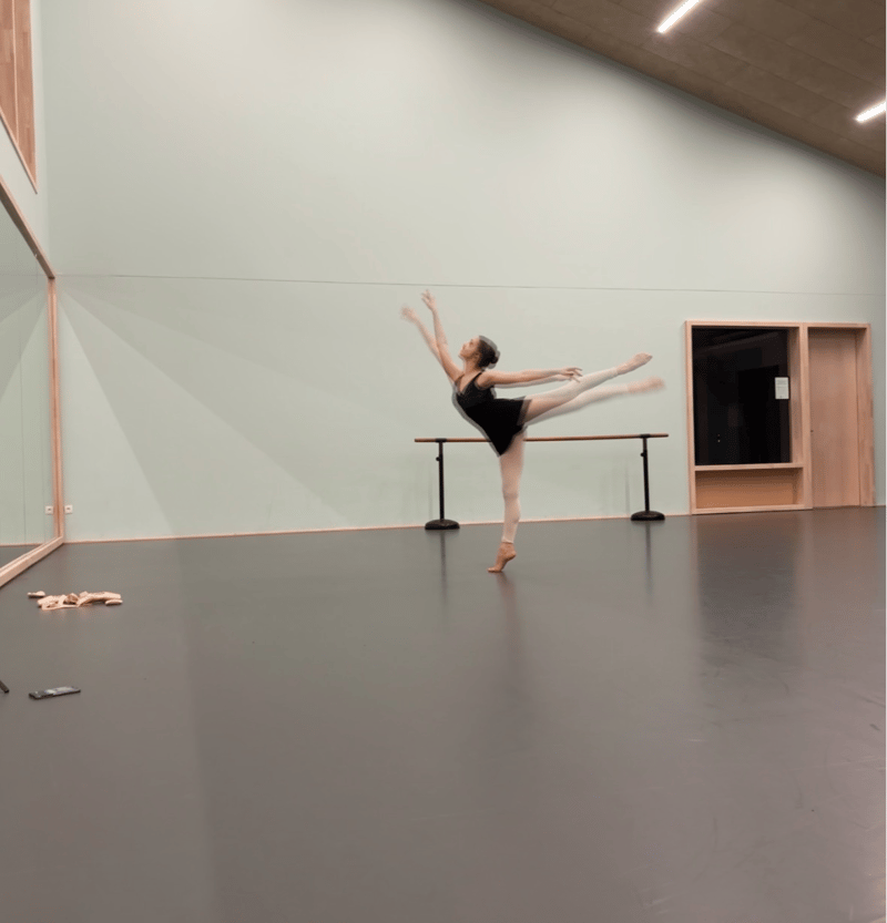 Fleur Cornelissen — Classical dancer