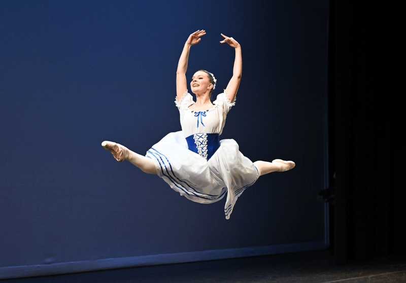 Liza Dunbar — Classical dancer