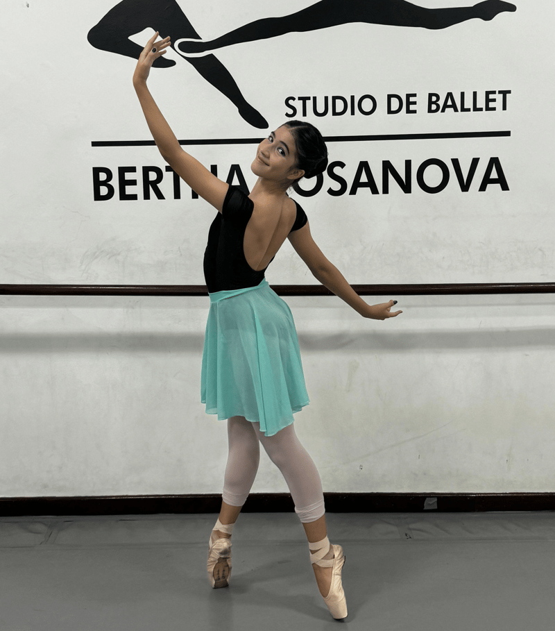 Larissa Fugita — Classical dancer