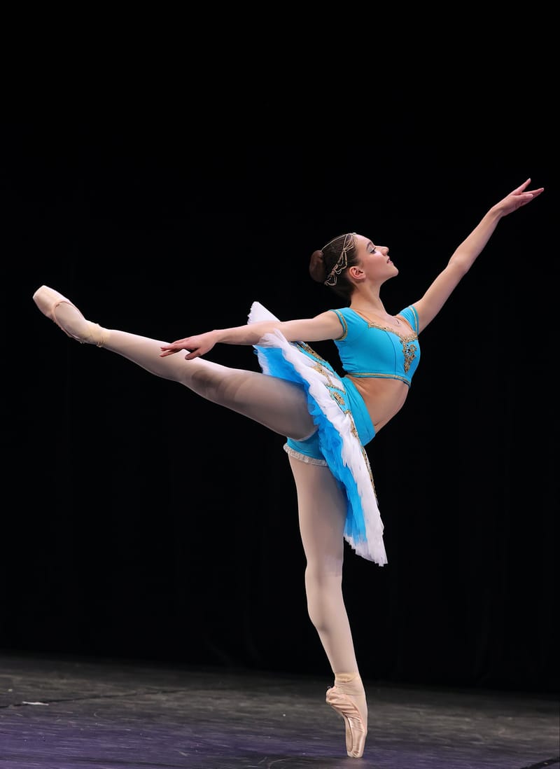 Liz Fratelli — Classical dancer, France
