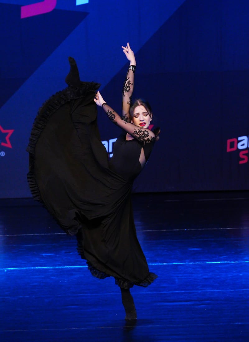 Ioana Daria Popa — Contemporary dancer, Romania
