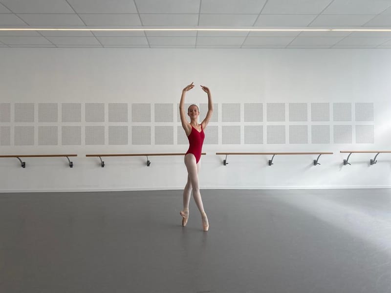 Emma Longin — Classical dancer, France