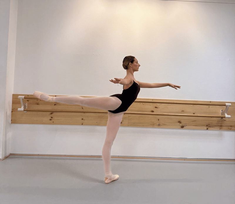 Jade contré — Classical dancer