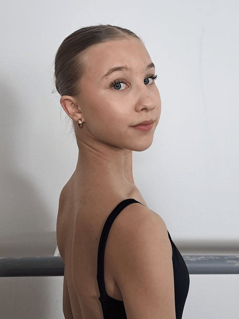 Mari Pellikka — Classical dancer