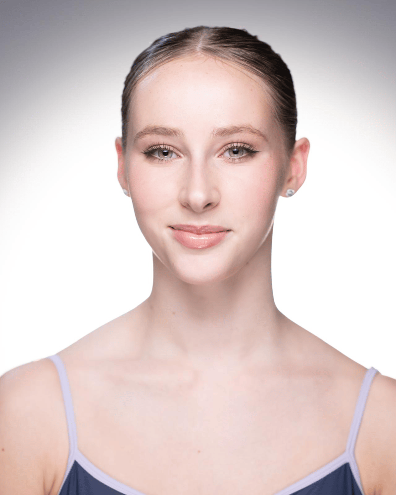 Lois Fraiz — Classical dancer, United Kingdom