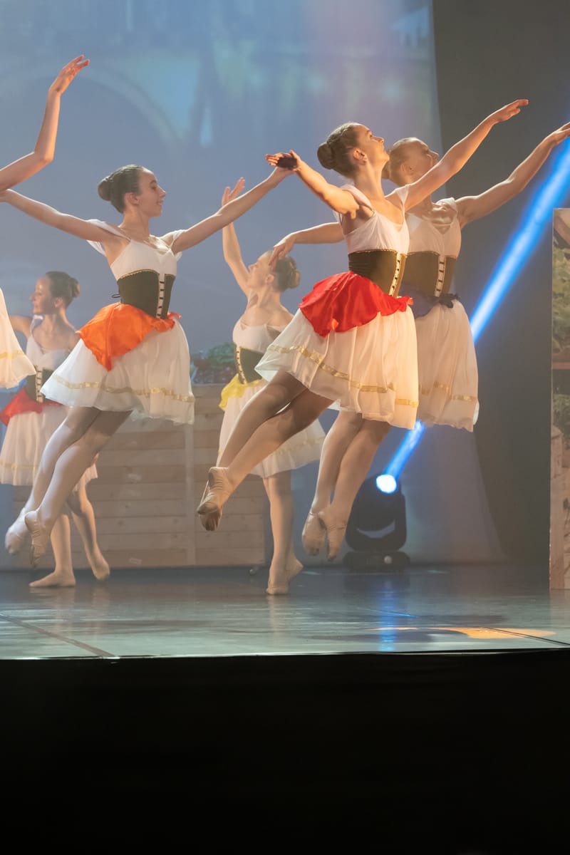 Lisa COLINET — Classical dancer, France