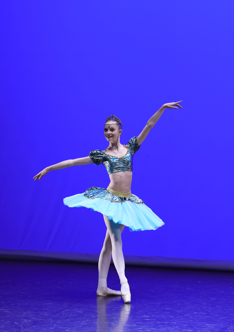 Romy Enthime Cloarec — Classical dancer, France