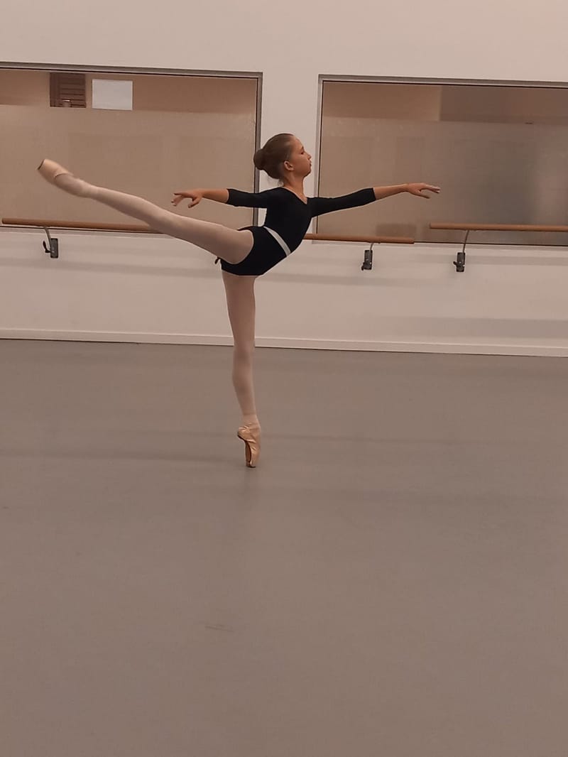Alisa Lomovska — Classical dancer, France